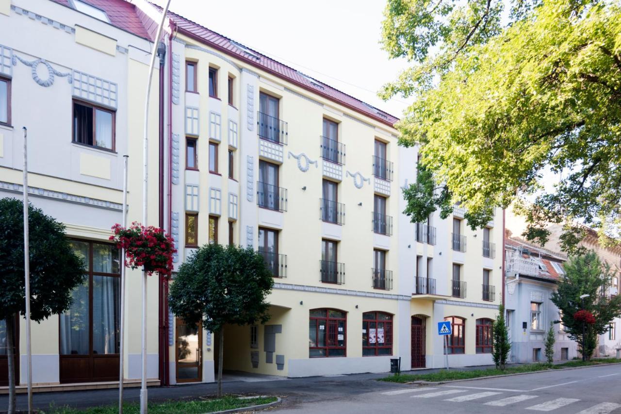 Hotel Royal Senta Luaran gambar