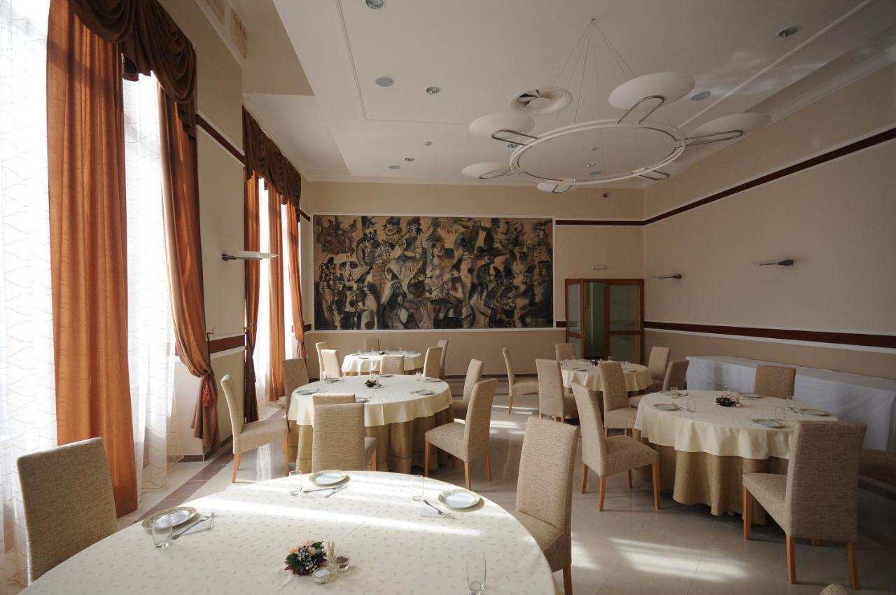 Hotel Royal Senta Luaran gambar
